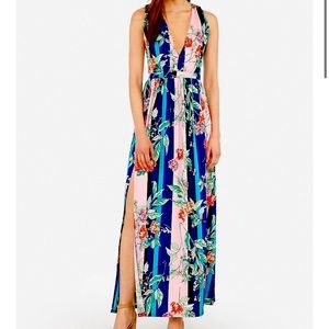 PRINTED DEEP V TWIST BACK MAXI DRESS IN STRIPE